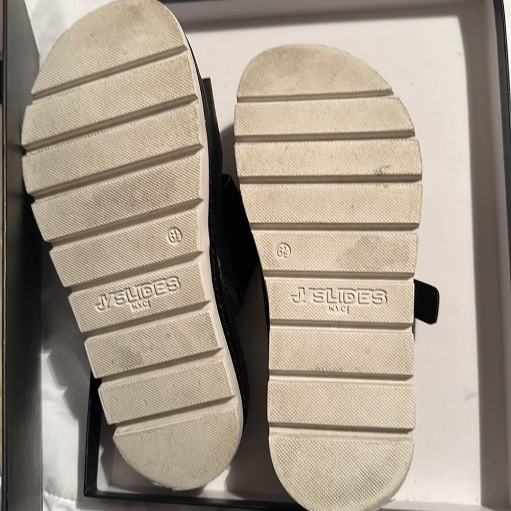 J/SLIDES BUCKLE Platform Sandals. Used in good condition. Size 6.5. - Picture 4 of 5